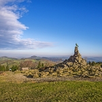 Fliegerdenkmal unterhalb der Wasserkuppe mit faszinierendem Weitblick