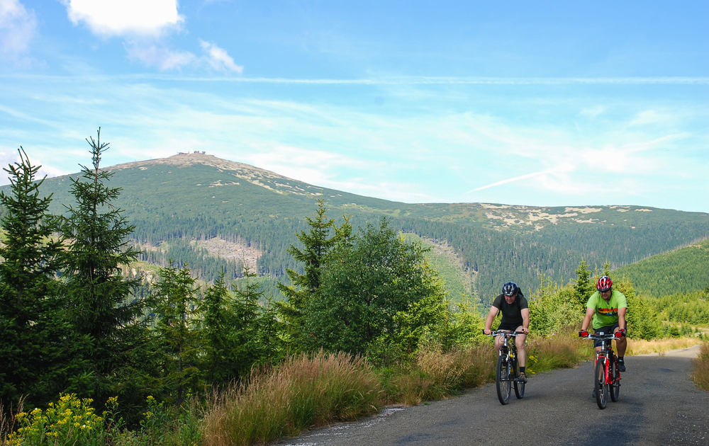 Radfahren im Karkonosze-Nationalpark im Riesengebirge in den Sudeten im Südwesten Polens