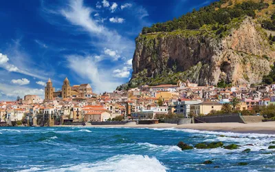 Cefalu, Ferienort an der Tyrrhenischen Küste Siziliens