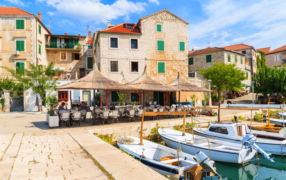 Fischerboote im Hafen von Postira auf der Insel Brac