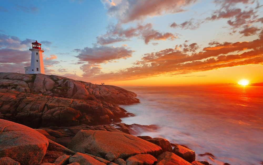 Leuchtturm Peggy’s Point im kanadischen Peggy’s Cove markiert die östliche Einfahrt in die St.-Margaret’s-Bucht