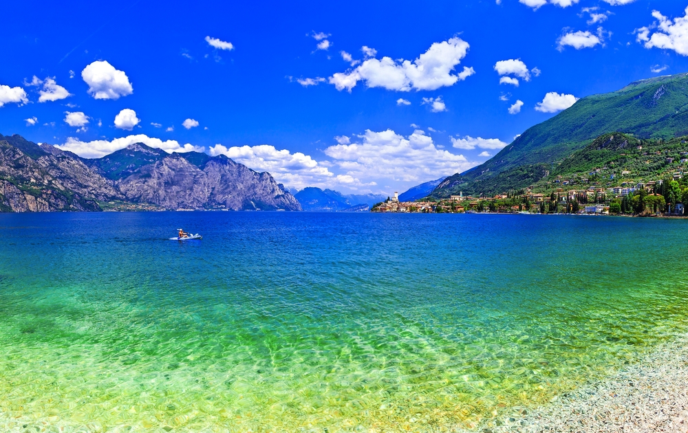 Blick auf Malcesine über den Gardasee, Italien