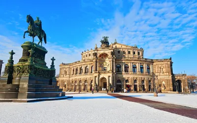 Dresdner Semperoper im Winter
