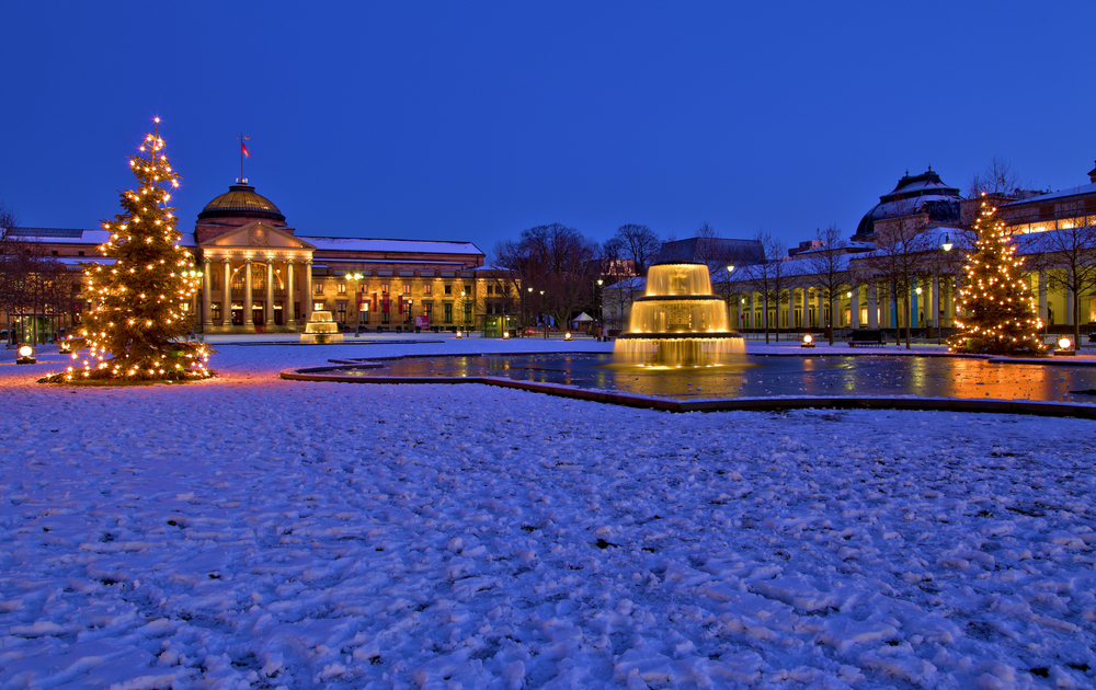 Kurhaus in Wiesbaden zur Weihnachtszeit, Deutschland
