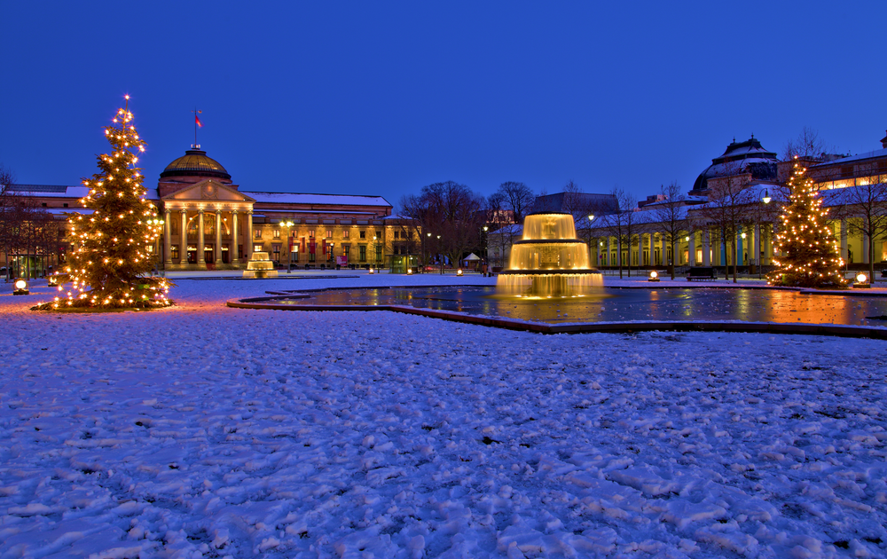 Kurhaus in Wiesbaden zur Weihnachtszeit, Deutschland