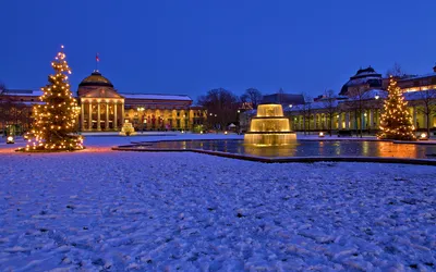 Kurhaus in Wiesbaden zur Weihnachtszeit, Deutschland