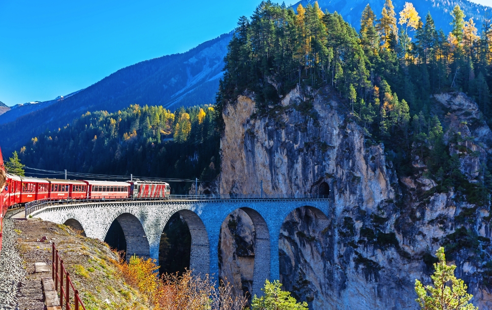 Bernina Express auf dem Landwasserviadukt