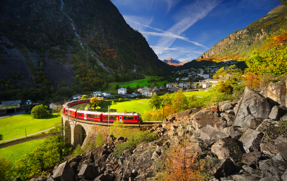 Kreisviadukt von Brusio mit dem Bernina Express