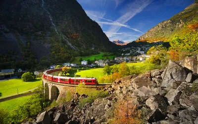 Kreisviadukt von Brusio mit dem Bernina Express
