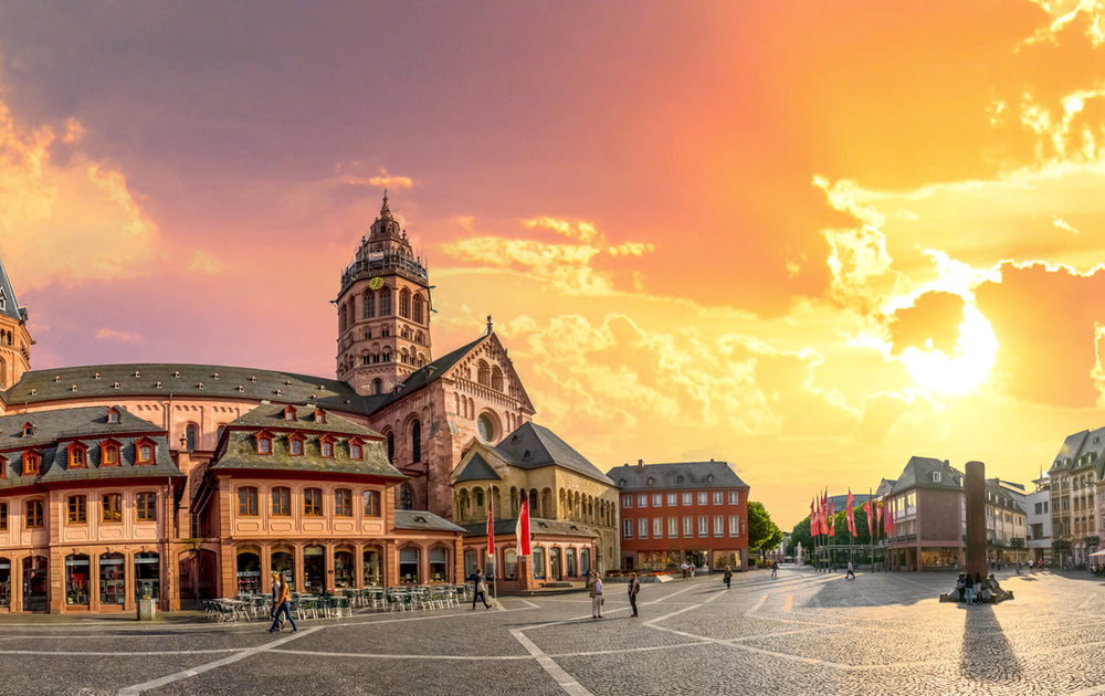 Mainzer Dom im Sonnenuntergang