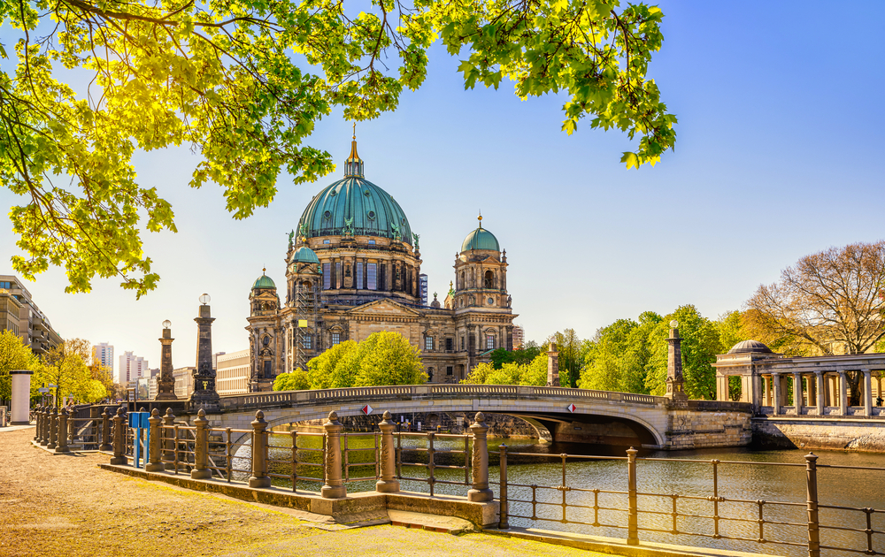 Berliner Dom im Sommer