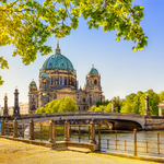 Berliner Dom im Sommer