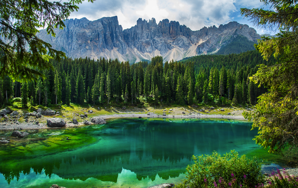 Carezza See (Karersee),Karersee) in den Dolomiten. Südtirol. Italien
