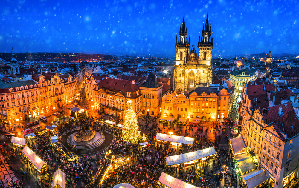 Weihnachtsmarkt auf dem Marktplatz in Prag, Tschechische Republik