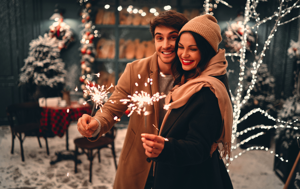 Paar im Freien im Winter