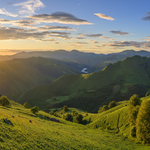 Panoramablick auf die Wildnis der Pyrenäen