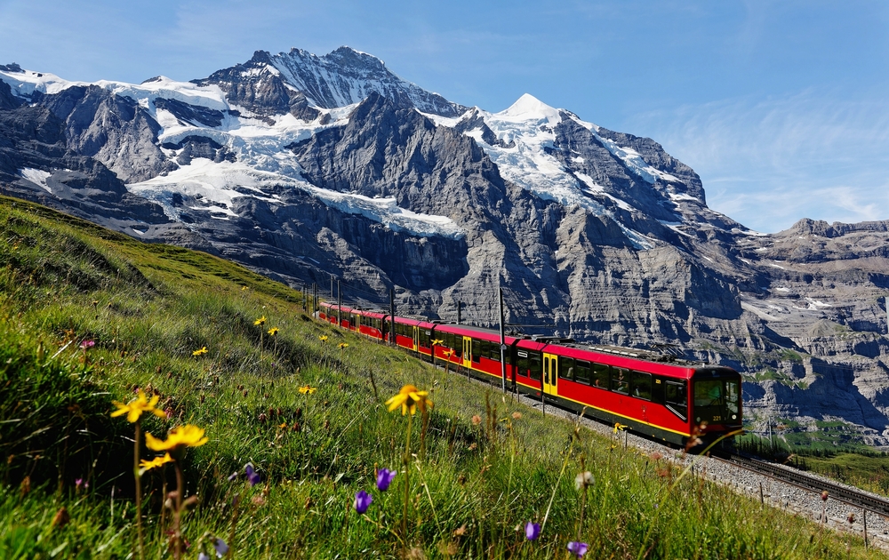 mit der Jungfraubahn vom Jungfraujoch zur Kleinen Scheidegg im Berner Oberland
