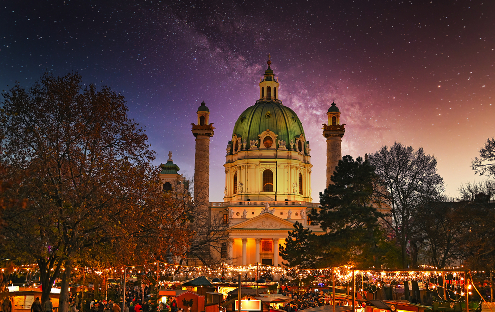 Weihnachtsmarkt am Karlsplatz in Wien