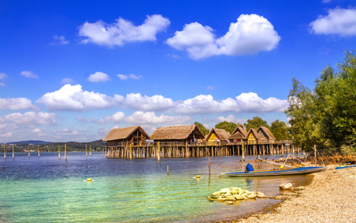 Pfahlbauten im Pfahlbaumuseum Unteruhldingen am Bodensee in Baden-Württemberg, Deutschland.